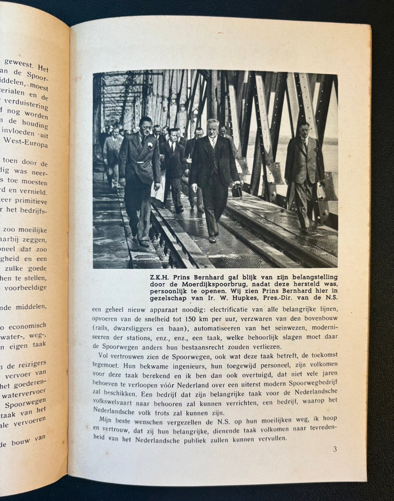 De ijzeren weg - Holland bouwt op (1947), Ophalen of Verzenden, Zo goed als nieuw, Trein, Boek of Tijdschrift