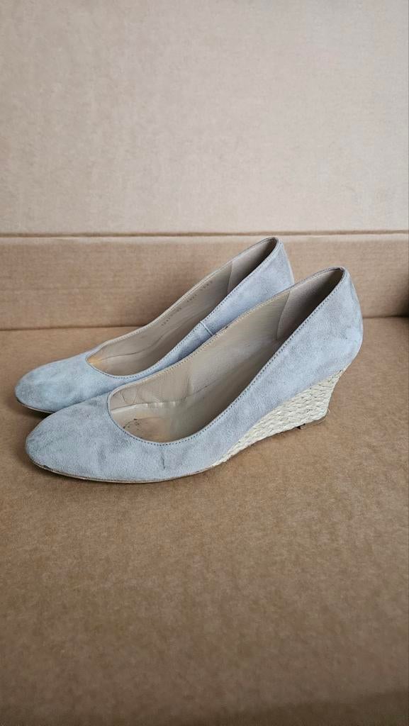 LK Bennett wedge suede grijs maat 39, Ophalen of Verzenden, Gedragen, Grijs