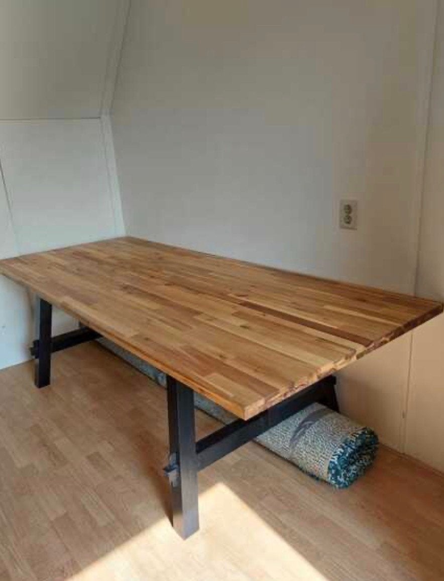 IKEA Skogsta eettafel 235x100x74 cm - Zeer goede staat, Huis en Inrichting, Tafels | Eettafels, Ophalen, 100 tot 150 cm, 200 cm of meer