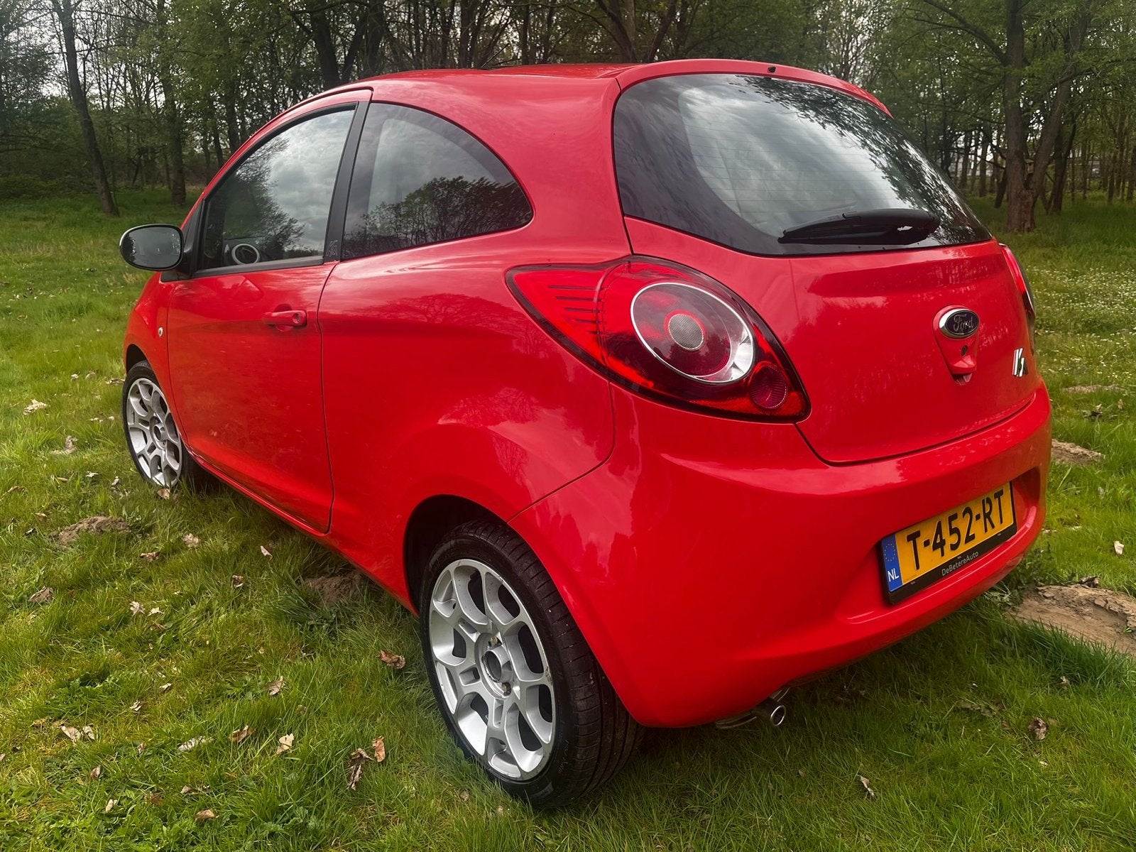 Foto 7 van Ford Ka 1.2 51KW 2010 Rood