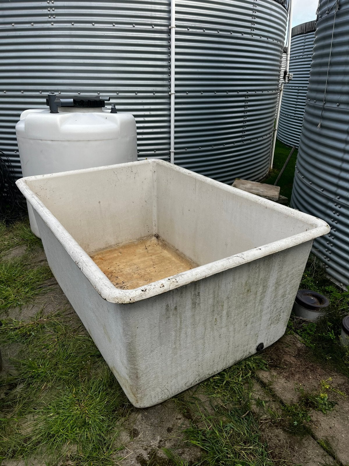 2x Polyester bak 2000 liter, Ophalen, Gebruikt