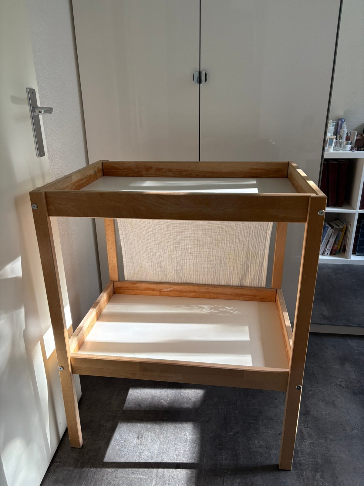 Houten aankleedtafel met ophanghaakjes, Ophalen, Zo goed als nieuw, Overige typen