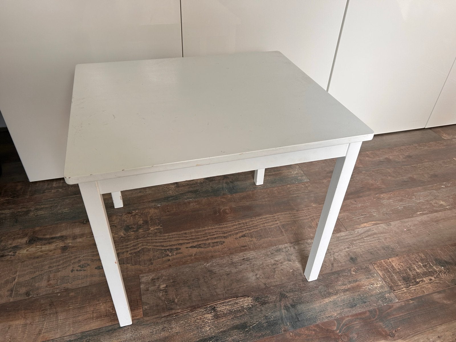 Gratis afhalen: IKeA Witte vierkante kindertafel, Huis en Inrichting, Ophalen, Minder dan 50 cm, Gebruikt, Vierkant