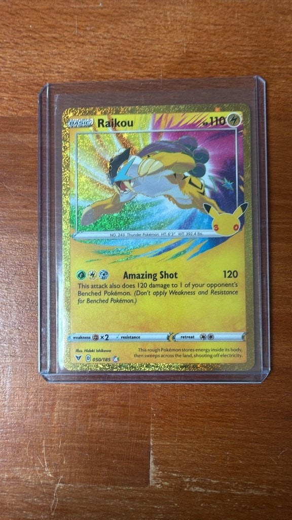 Pokémon Raikou 050/185 - 30th Celebration Kaart, Ophalen of Verzenden, Zo goed als nieuw, Losse kaart, Foil