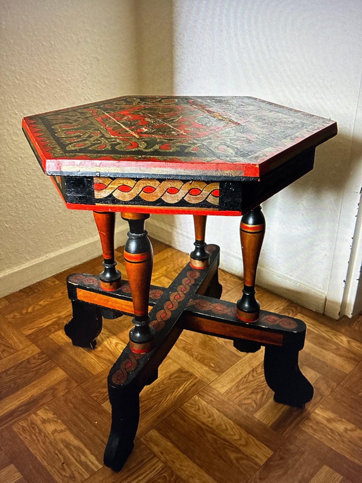 Antieke zeshoekige bijzettafel met handgeschilderde details, Ophalen