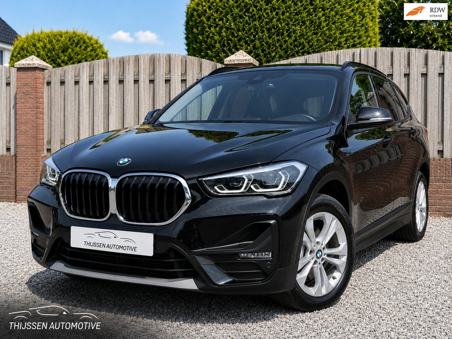 BMW X1 XDrive25e Business Edition Plus VOL LEER STOELVERWARM, Auto's, Dealer onderhouden, Gebruikt, Zwart, Bedrijf