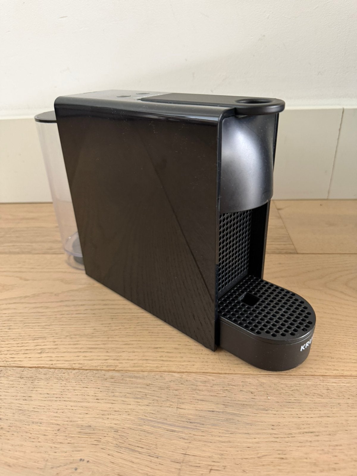 Nespresso Krups Essenza mini espresso koffieapparaat zwart, Witgoed en Apparatuur, Ophalen of Verzenden, Zo goed als nieuw, Espresso apparaat