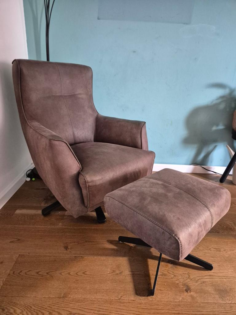 Comfortabele H&H fauteuil met voetenbank, Ophalen, Modern comfort, 75 tot 100 cm, Zo goed als nieuw
