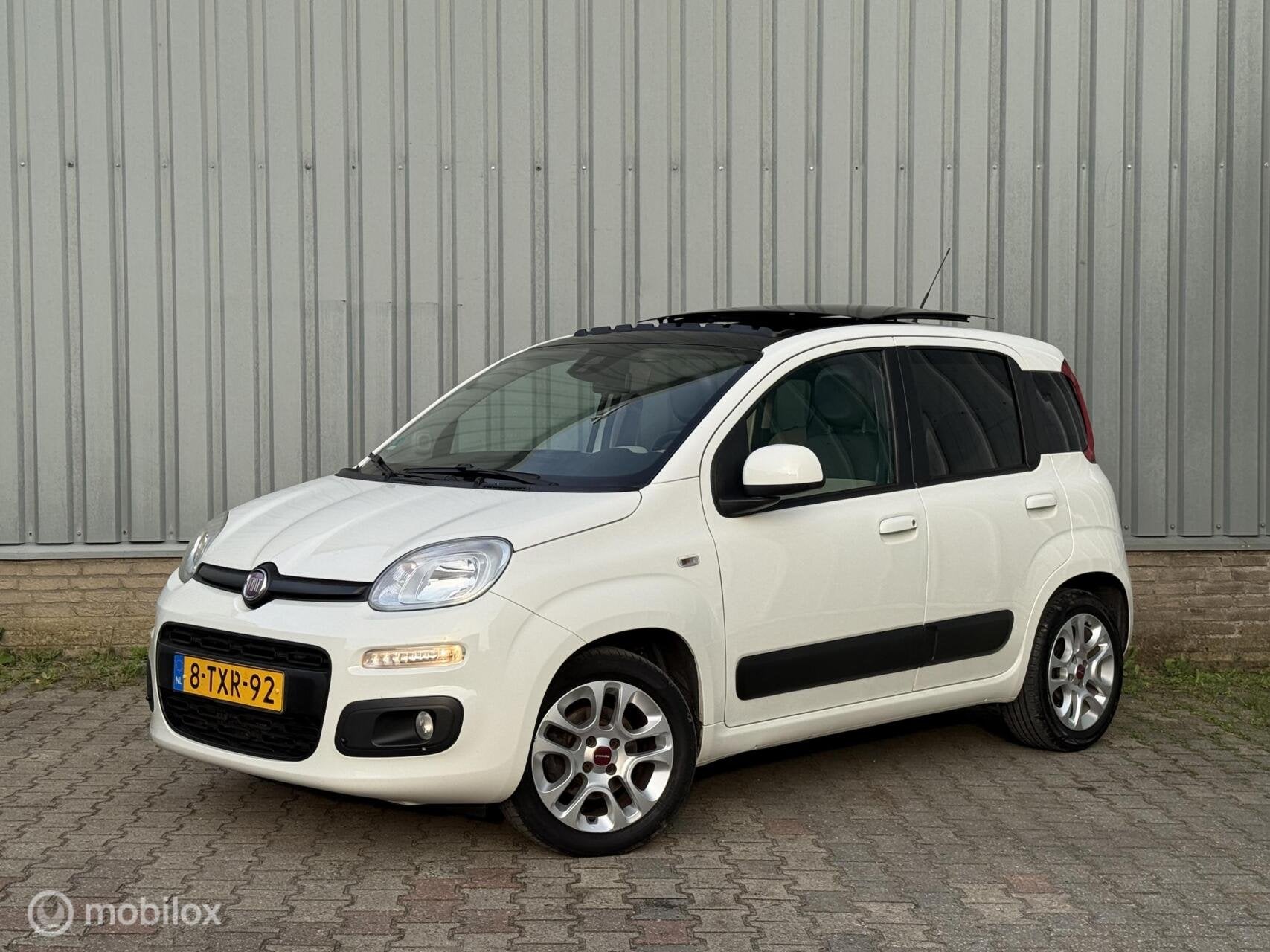 Fiat Panda 0.9 TwinAir Lounge | Open-/Pano Dak | Cruise |, Stof, 40 €/maand, Panda, Wit