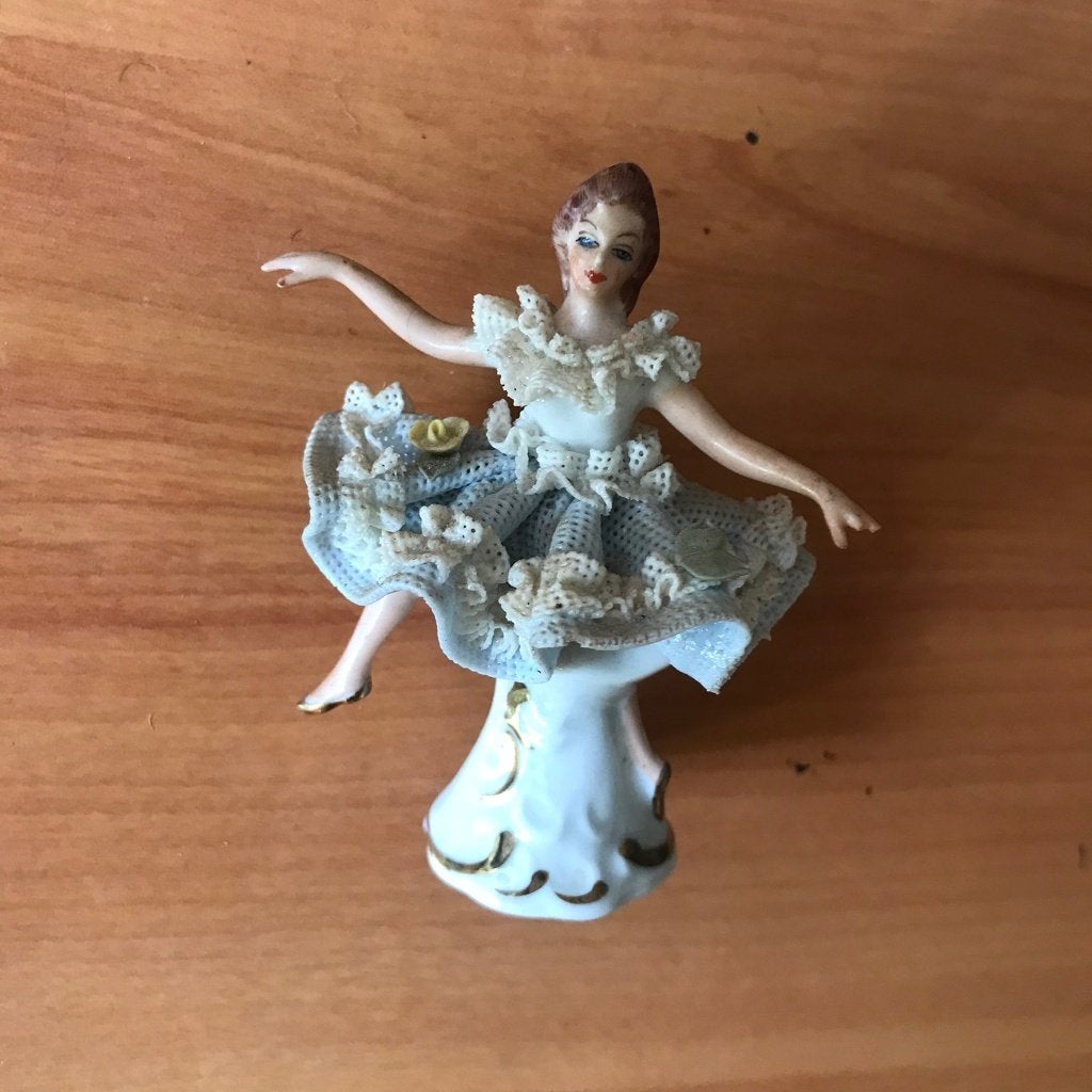 Porseleinen beeldje dame Capodimonte, Ophalen of Verzenden, Zo goed als nieuw, Mens