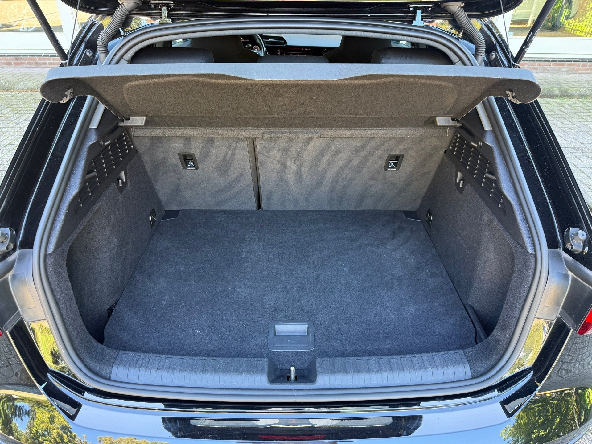 Foto 12 van Audi A3 Sportback 40 TFSI e Advanced edition S LINE/STOELVER