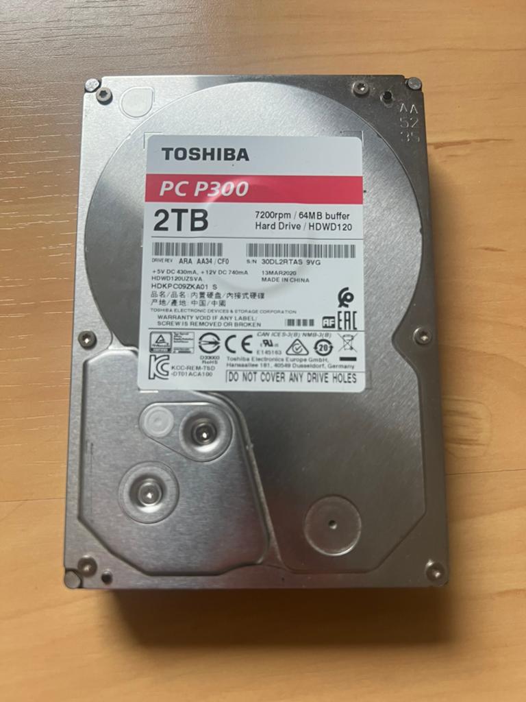 Toshiba P300 2TB HDD 7200RPM + HDD/SSD Tray, Computers en Software, Harde schijven, Intern, Gebruikt, Ophalen of Verzenden, 3.5 inch