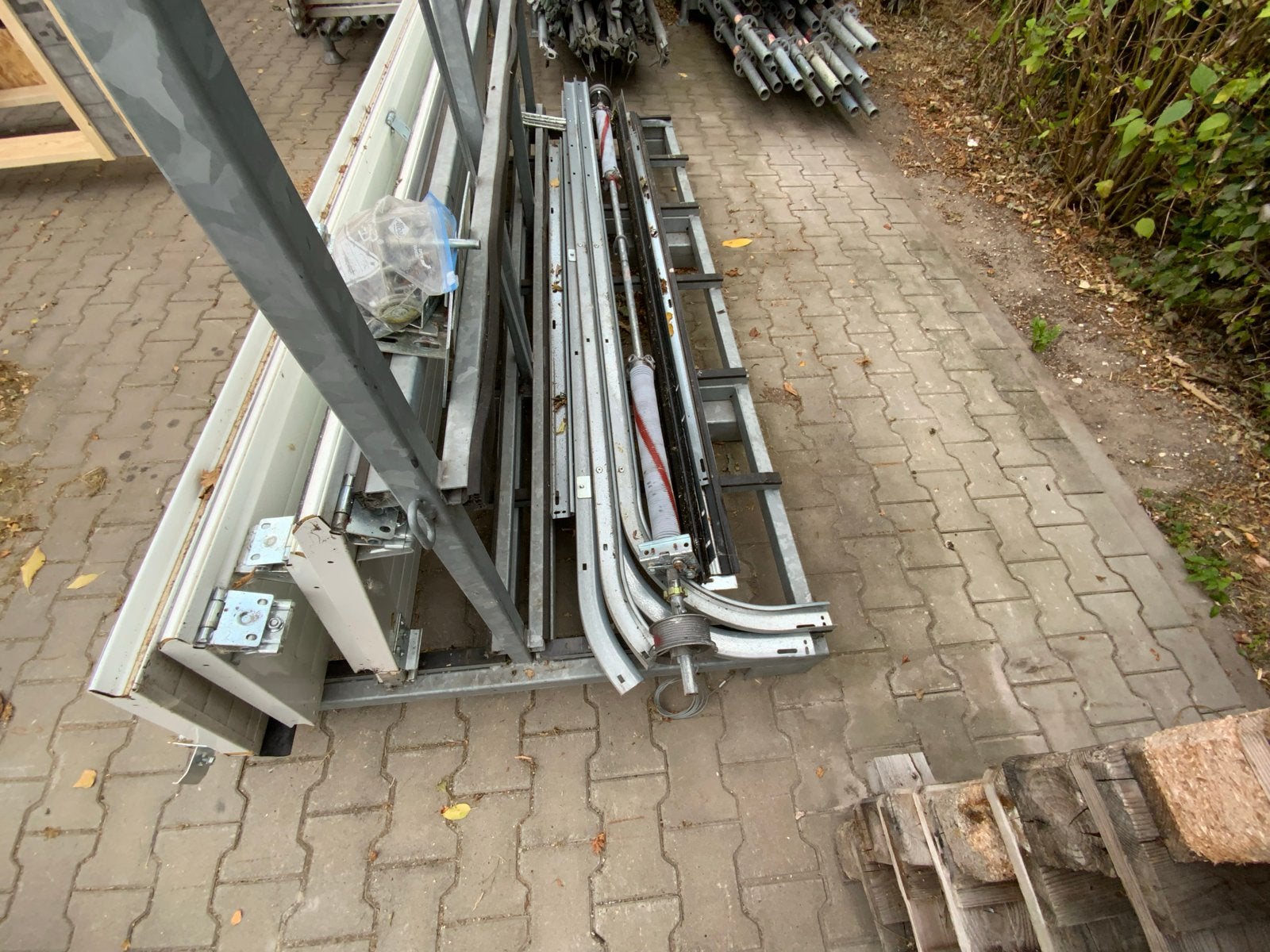 Garagedeur 2350 x 2150 mm - Wit, Gebruikt, Doe-het-zelf en Verbouw, Deuren en Horren, Gebruikt, Garagedeur, 215 cm of meer, 120 cm of meer