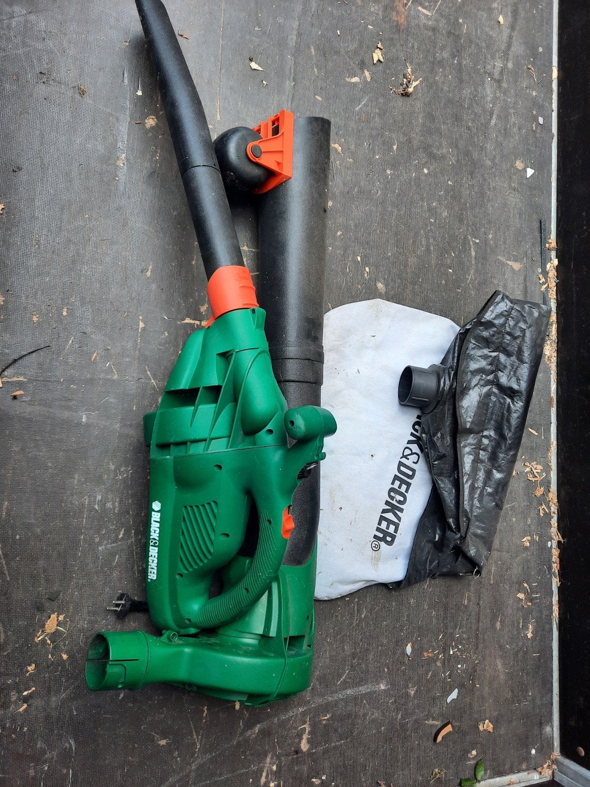 Black&Decker bladblazer met zuigfunctie, Tuin en Terras, Bladblazers, Ophalen, Gebruikt, Met opvangzak, Handgedragen