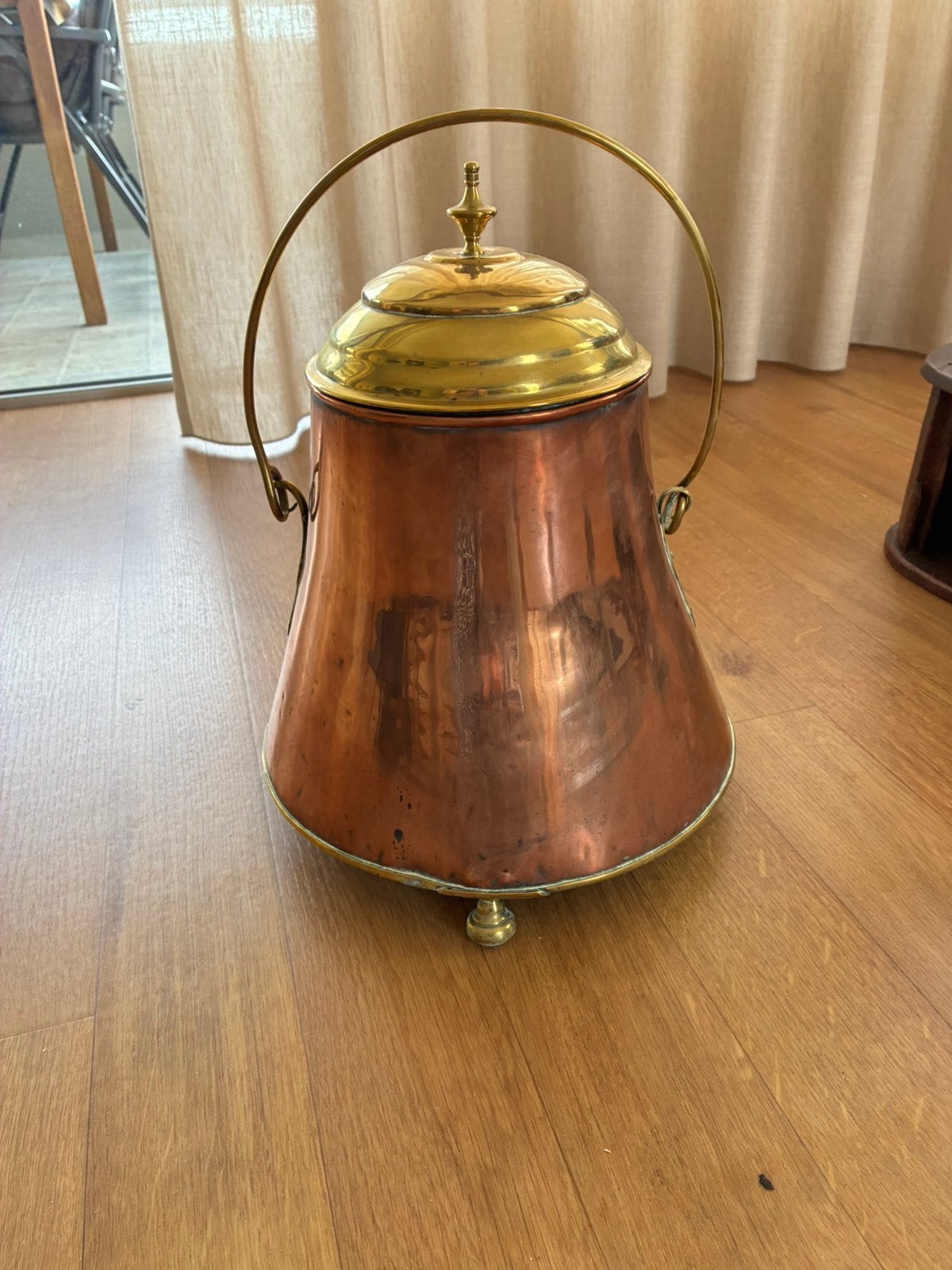 Koperen pot, Ophalen