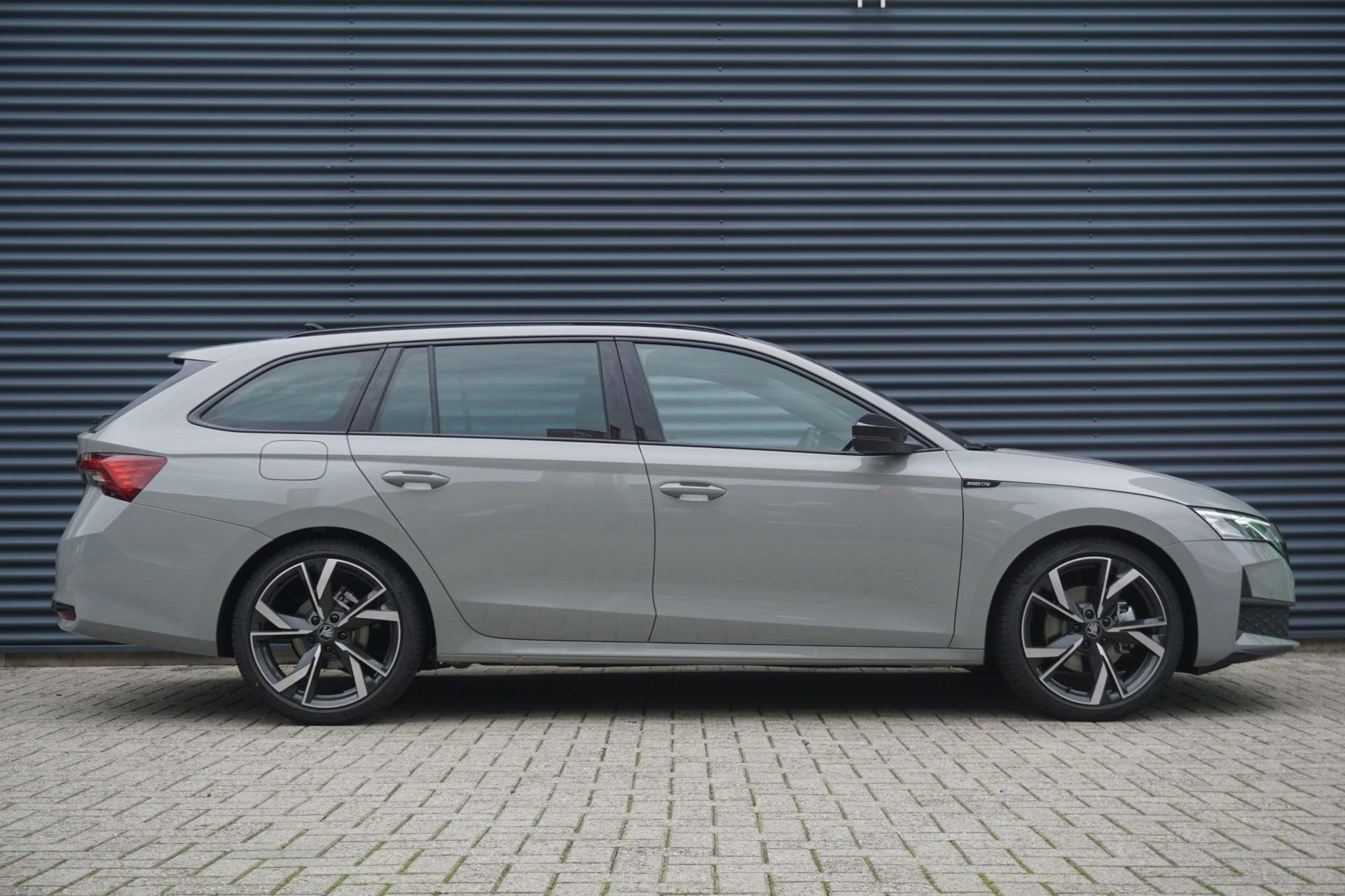 Skoda Octavia Combi 1.5 TSI 150pk DSG MHEV Sportline Tour |, 1498 cc, Euro 6, 4 cilinders, Leder en Stof