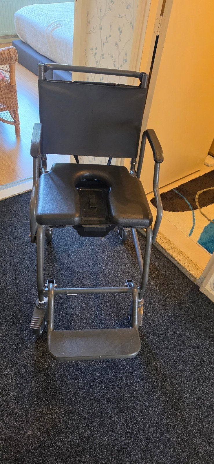Te koop, Douche Stoel c/q Po stoel, Ophalen, Zo goed als nieuw