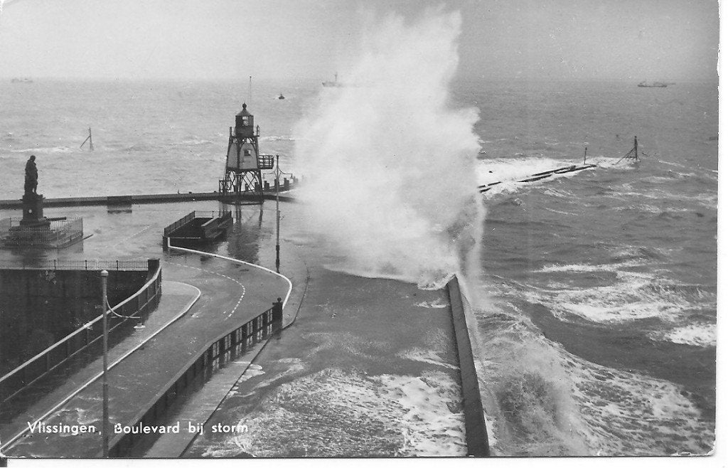 Ansichtkaart Vlissingen, Boulevard bij storm, Ophalen of Verzenden, 1960 tot 1980, Ongelopen, Zeeland