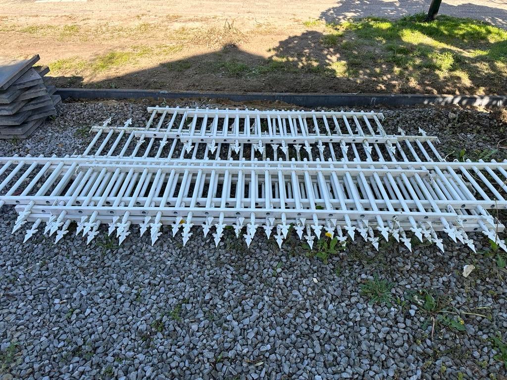 Wit sierhekwerk met spijlen - diverse lengtes, Ophalen of Verzenden, Gebruikt, IJzer, Sierhekwerk