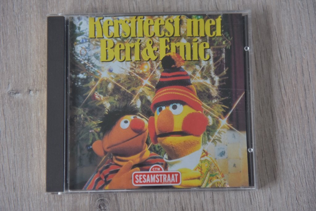 KERSTFEEST MET BERT & ERNIE ---- SESAMSTRAAT, Verzenden, Inclusief doosje, Zo goed als nieuw, Muziek
