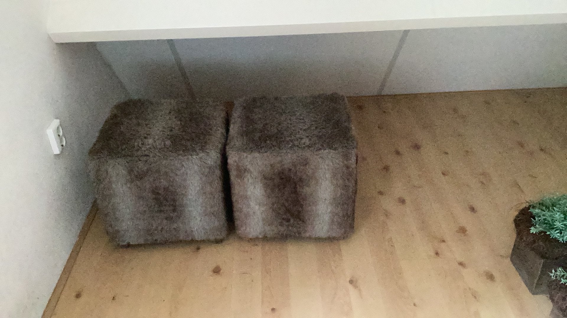 2 mooie hockers, Ophalen, Zo goed als nieuw, Rechthoekig, Minder dan 50 cm