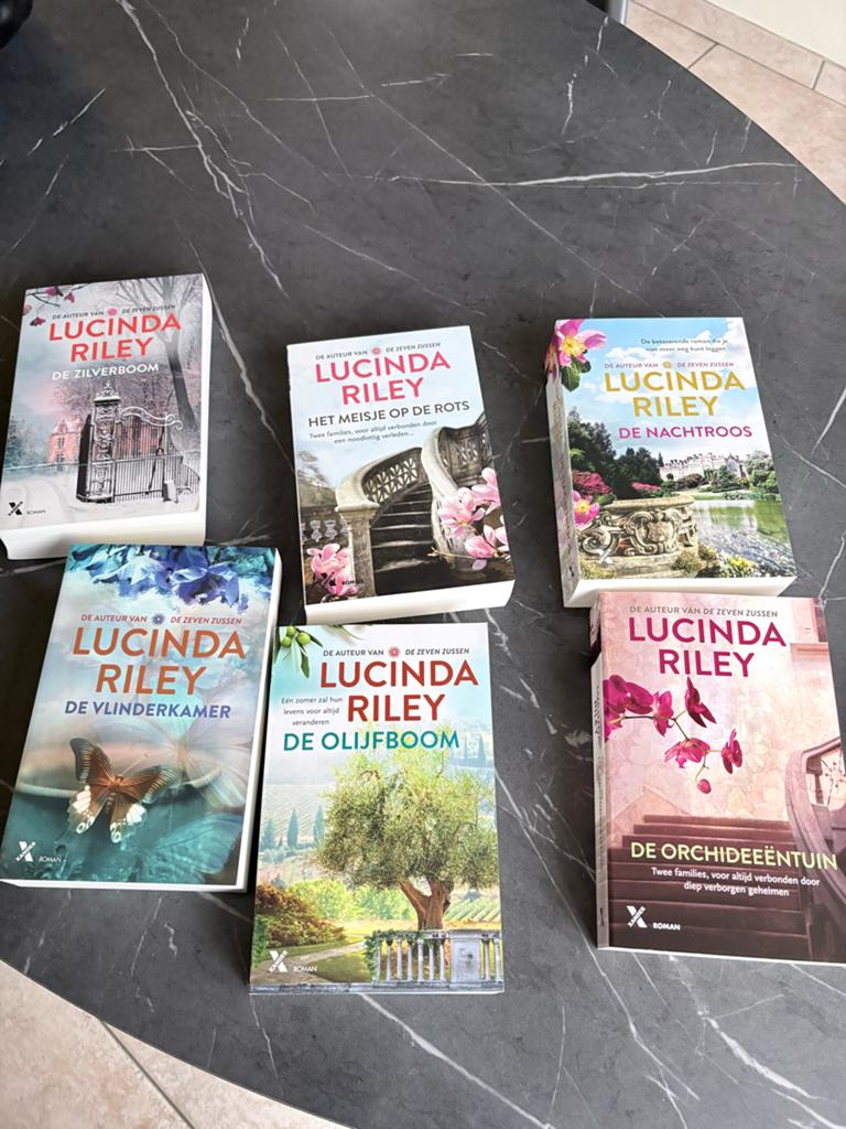 Lucinda Riley boeken, Boeken, Ophalen of Verzenden, Zo goed als nieuw, Nederland