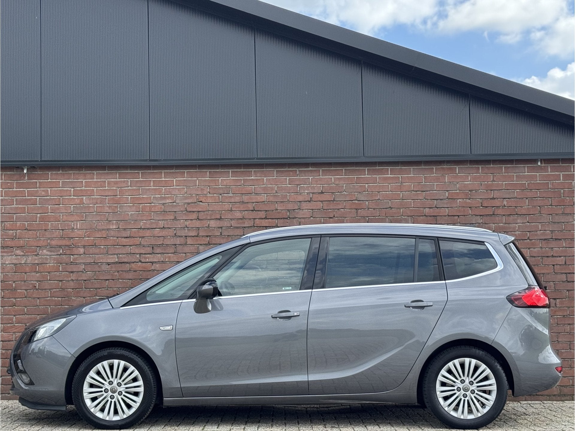 Opel Zafira Tourer 1.4 EDITION 7P. | NL-AUTO! | NAVI!, Auto's, Stof, Gebruikt, 4 cilinders, 7 stoelen
