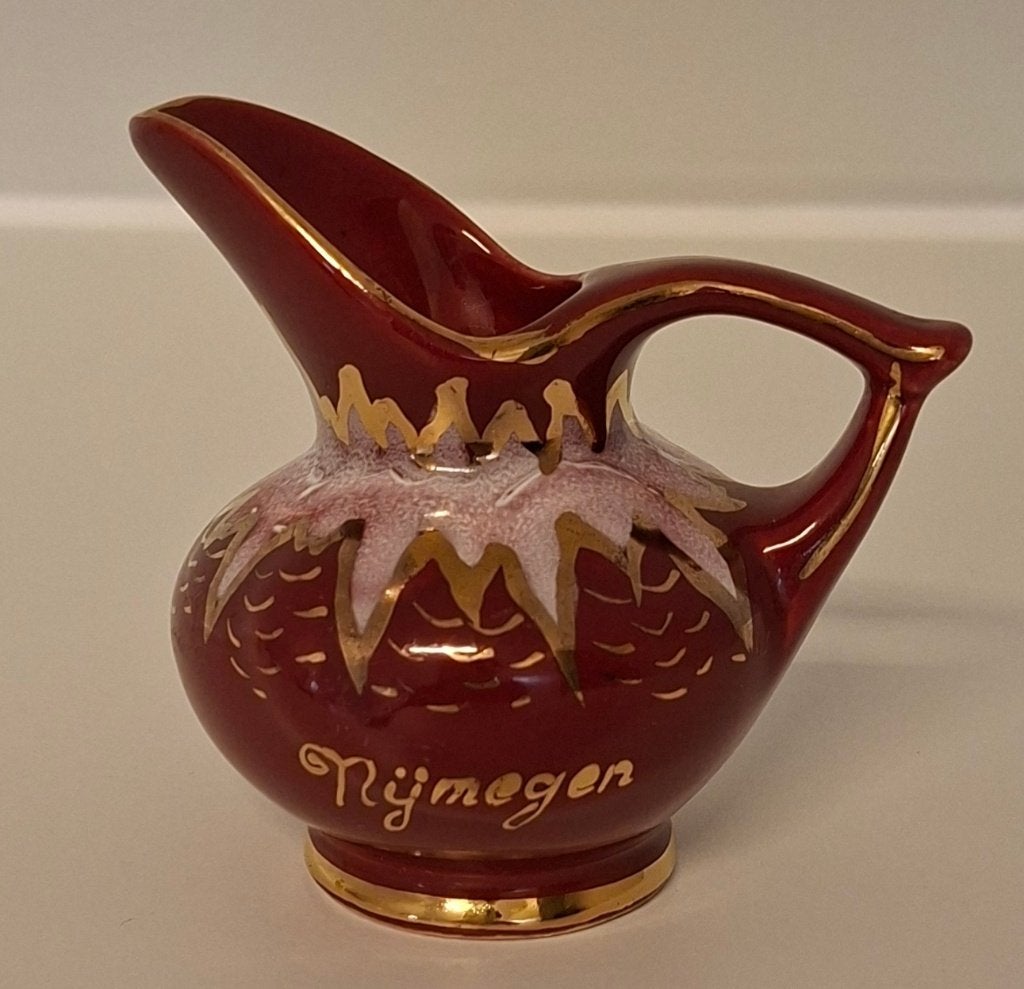 Vintage souvenir vaasje Nijmegen Regina (Gouda), Ophalen of Verzenden