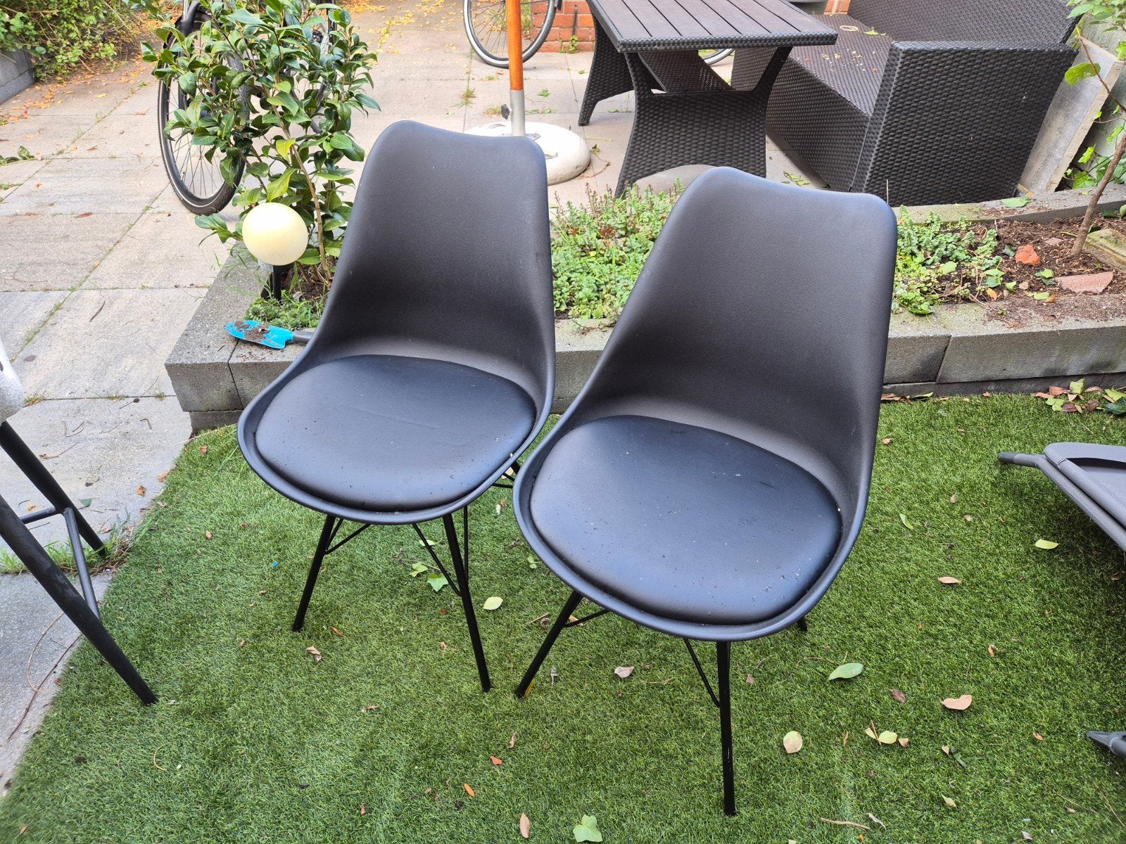 Set van 2 zwarte stoelen met metalen poten, Huis en Inrichting, Ophalen, Twee, Zwart, Modern
