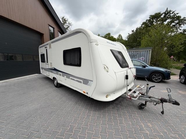 Royale Hobby 560 UL Excellent incl. nette voortent, Caravans en Kamperen, Caravans, Bedrijf, tot en met 4, 1250 - 1500 kg, Rondzit