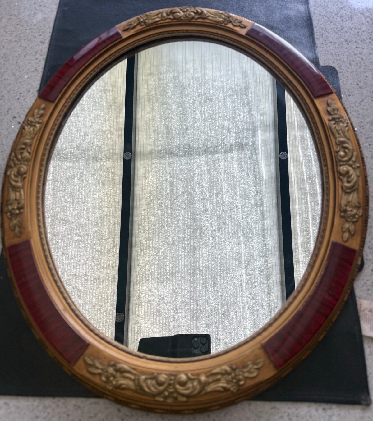 Ovale spiegel met sierlijke gouden lijst en rode accenten, Ophalen of Verzenden, Ovaal, Minder dan 50 cm, Minder dan 100 cm