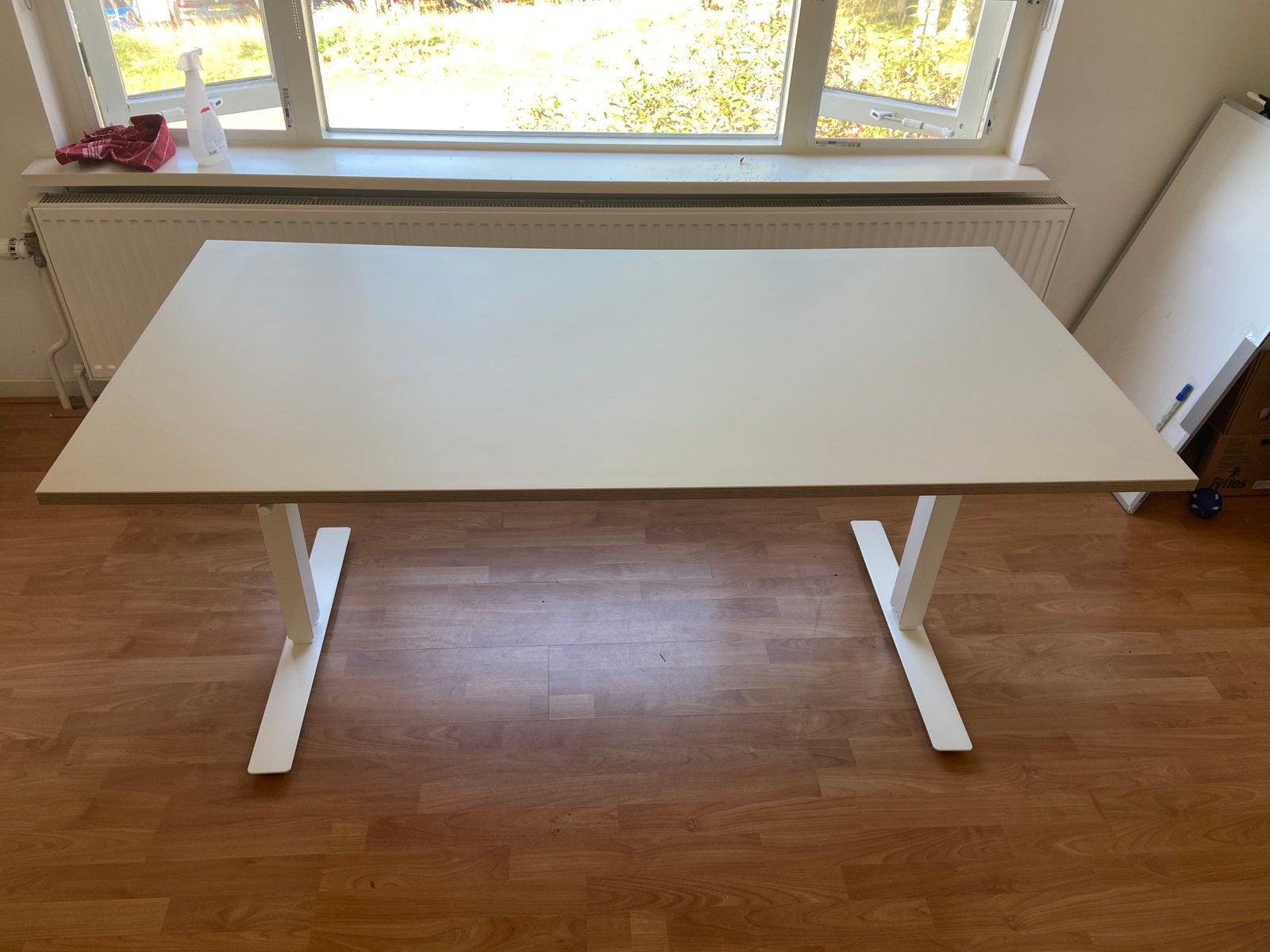 Zit-sta bureau van Ikea, Ophalen, Zit-sta bureau, In hoogte verstelbaar, Zo goed als nieuw