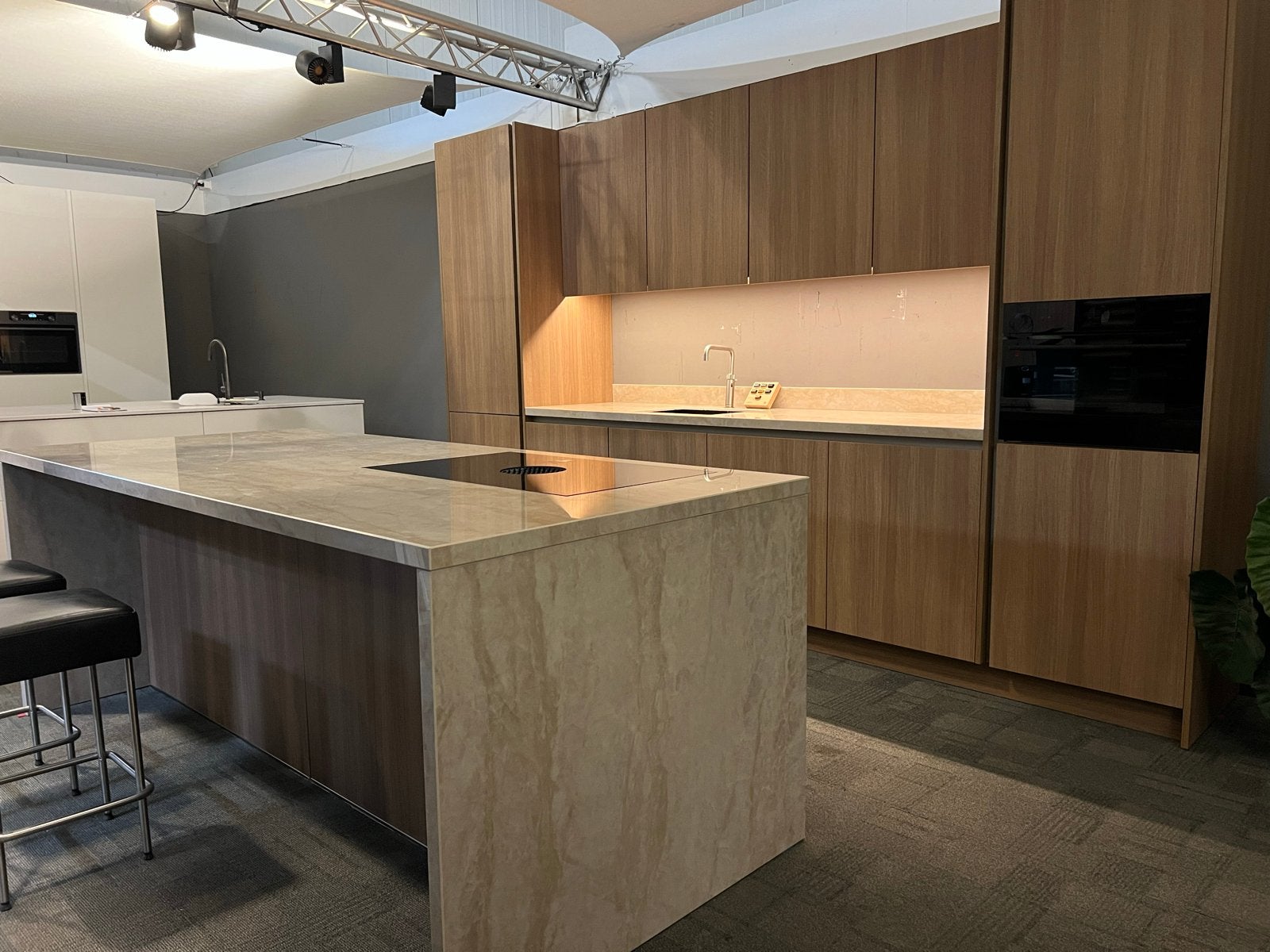 Nieuw te leveren Sachsen keuken met Tai Mahal  blad., Huis en Inrichting, Keuken | Complete keukens, Ophalen, Nieuw, Dubbelwandige keuken