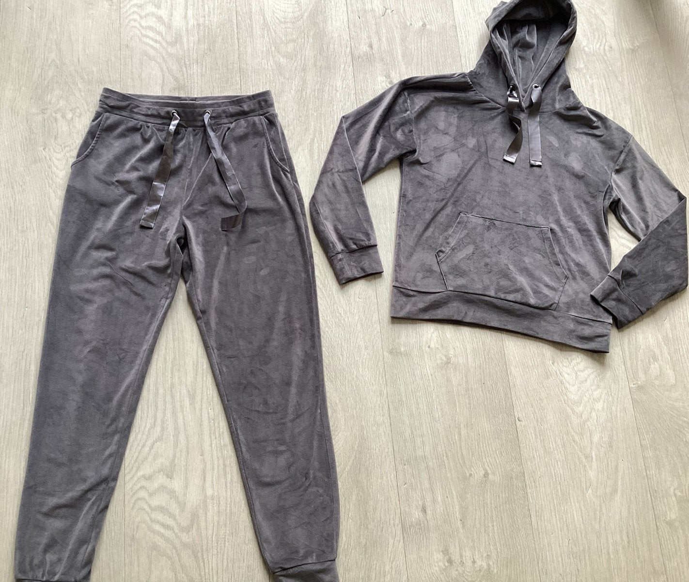 Grijs huispak maat S van Esmara hoodie en joggingbroek, Zo goed als nieuw, Maat 36 (S), Grijs, Esmara
