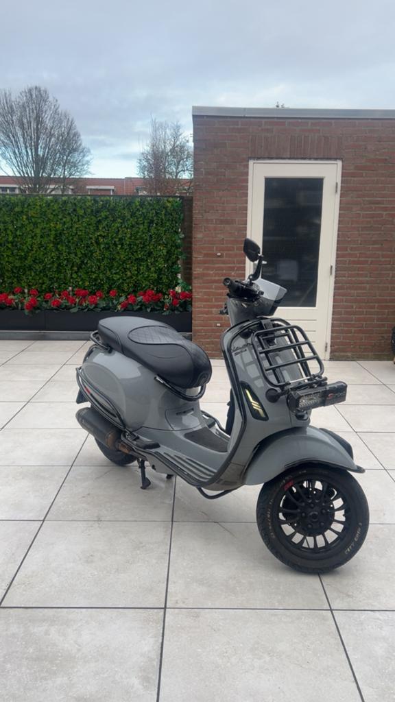Vespa sprint 50cc, Ophalen of Verzenden, Zo goed als nieuw, Benzine, Overige modellen