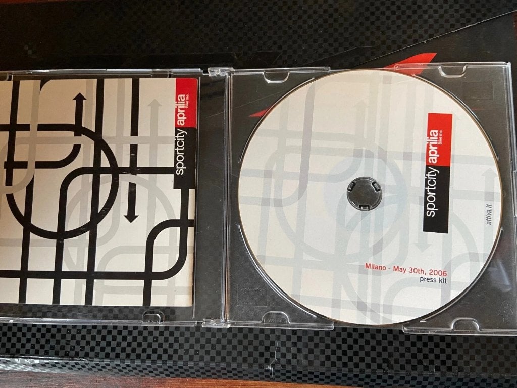 Aprilia 2006 Sportcity motorcycle press kit new model CD-ROM, Ophalen of Verzenden, Gebruikt, Motoren