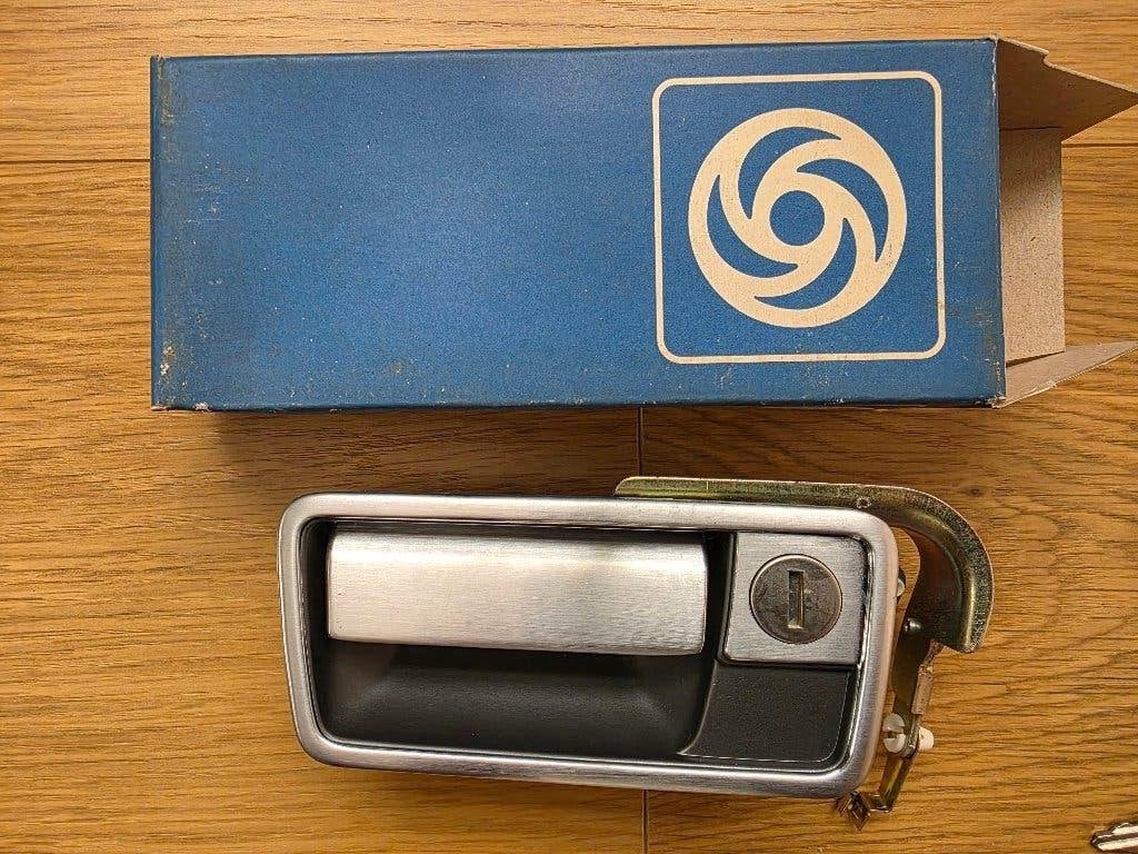 2x Rover SD1 2300 2600 3500 nieuwe deurklink met 2 sleutels, Ophalen, Nieuw, Triumph, Deur