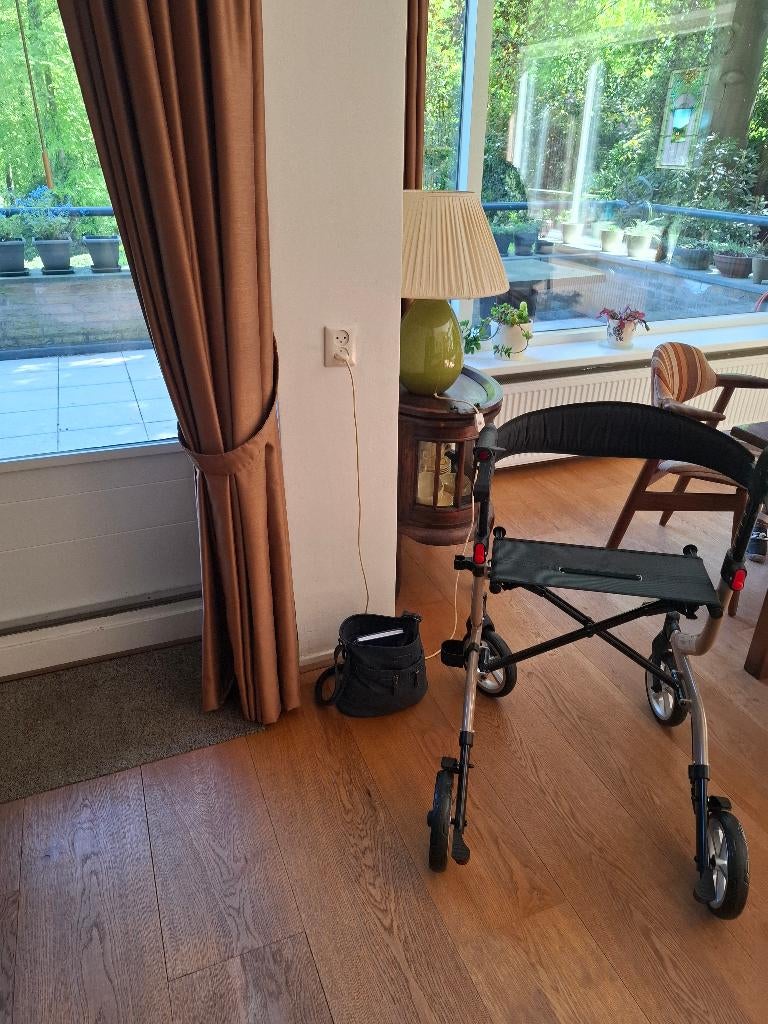 Rollator nauwelijks gebruikt., Diversen, Rollators, Ophalen of Verzenden, Opvouwbaar, Zo goed als nieuw