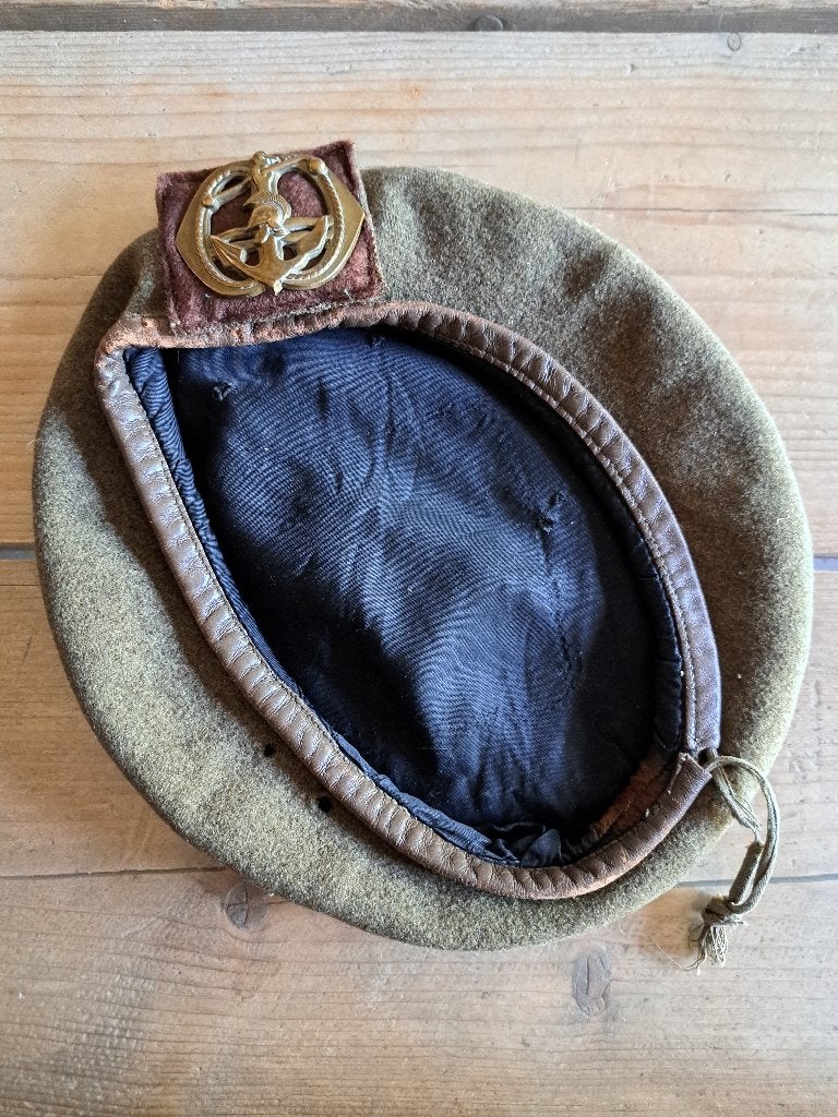 Baret Genie, Verzenden, Landmacht, Nederland, Helm of Baret