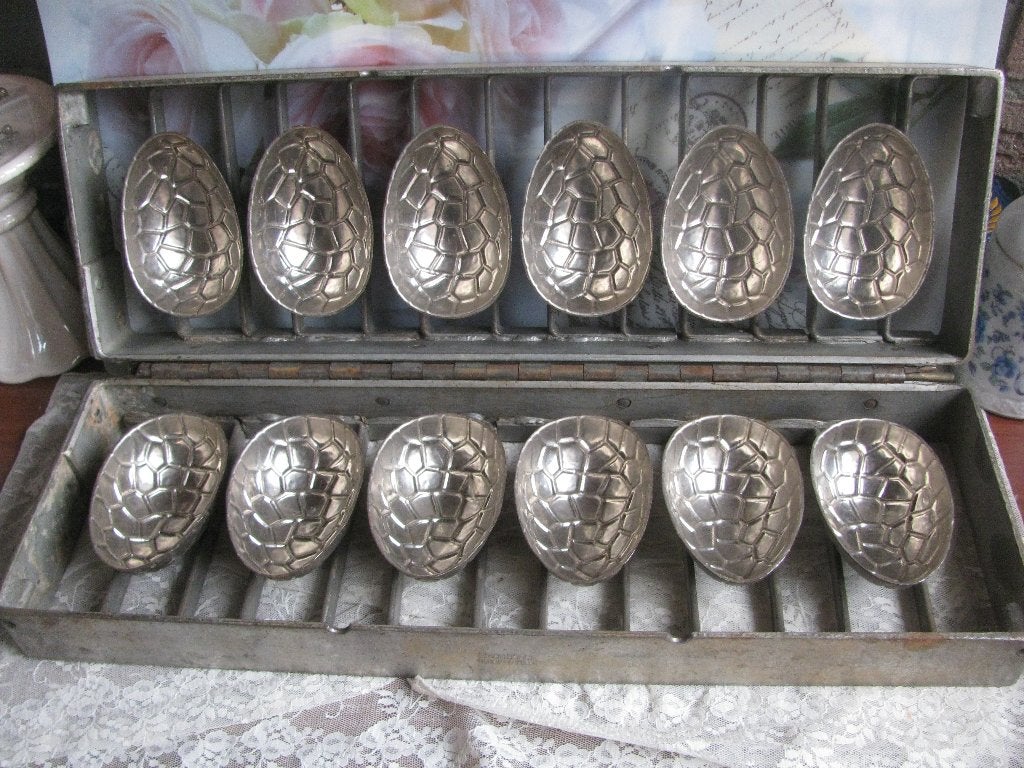Grote Oude Dubbele Chocoladevorm voor 6 Paaseieren / E Bonck, Verzenden