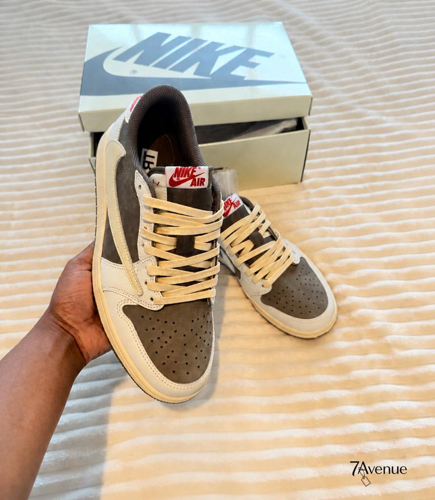 Travis Scott x Jordan 1 Mocha Reverse. Maat 36 t/m 41, Verzenden, Nieuw, Beige, Sneakers of Gympen