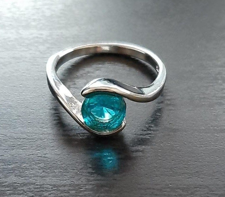 Prachtige blauwe ring maat 17.8mm, Sieraden, Tassen en Uiterlijk, Ringen, Overige materialen, Gretannl@yahoo.com, Nieuw, Ophalen of Verzenden