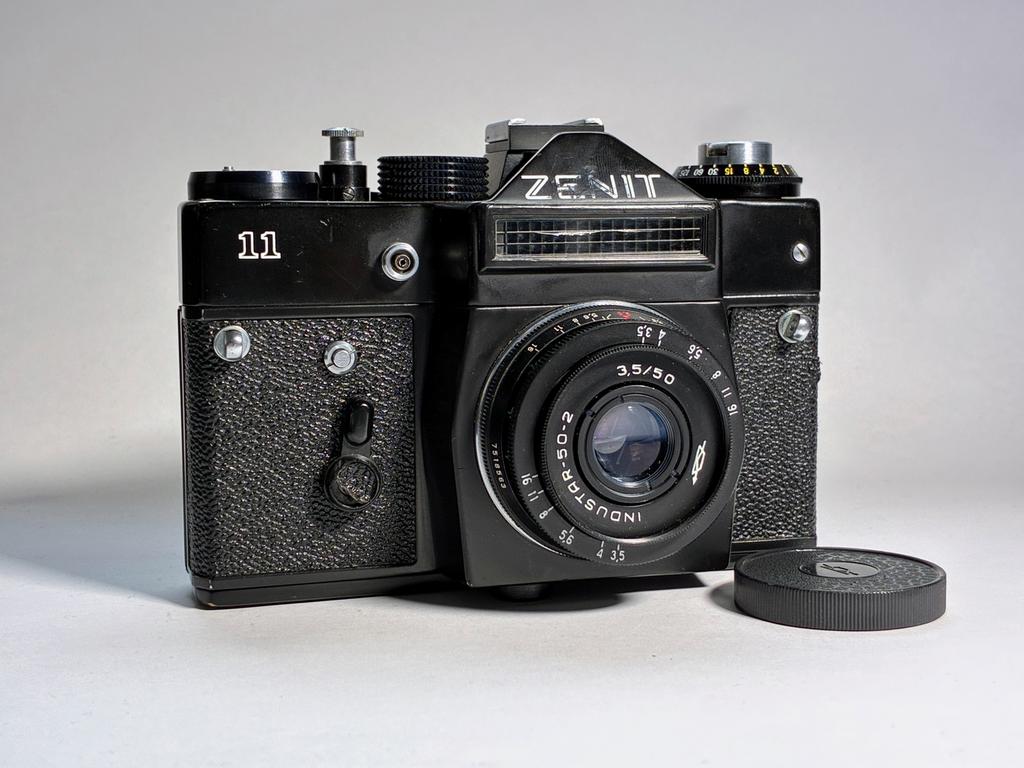 ≥ Zenit 11 met Industar 50-2 50mm F/3.5 KMZ (Getest