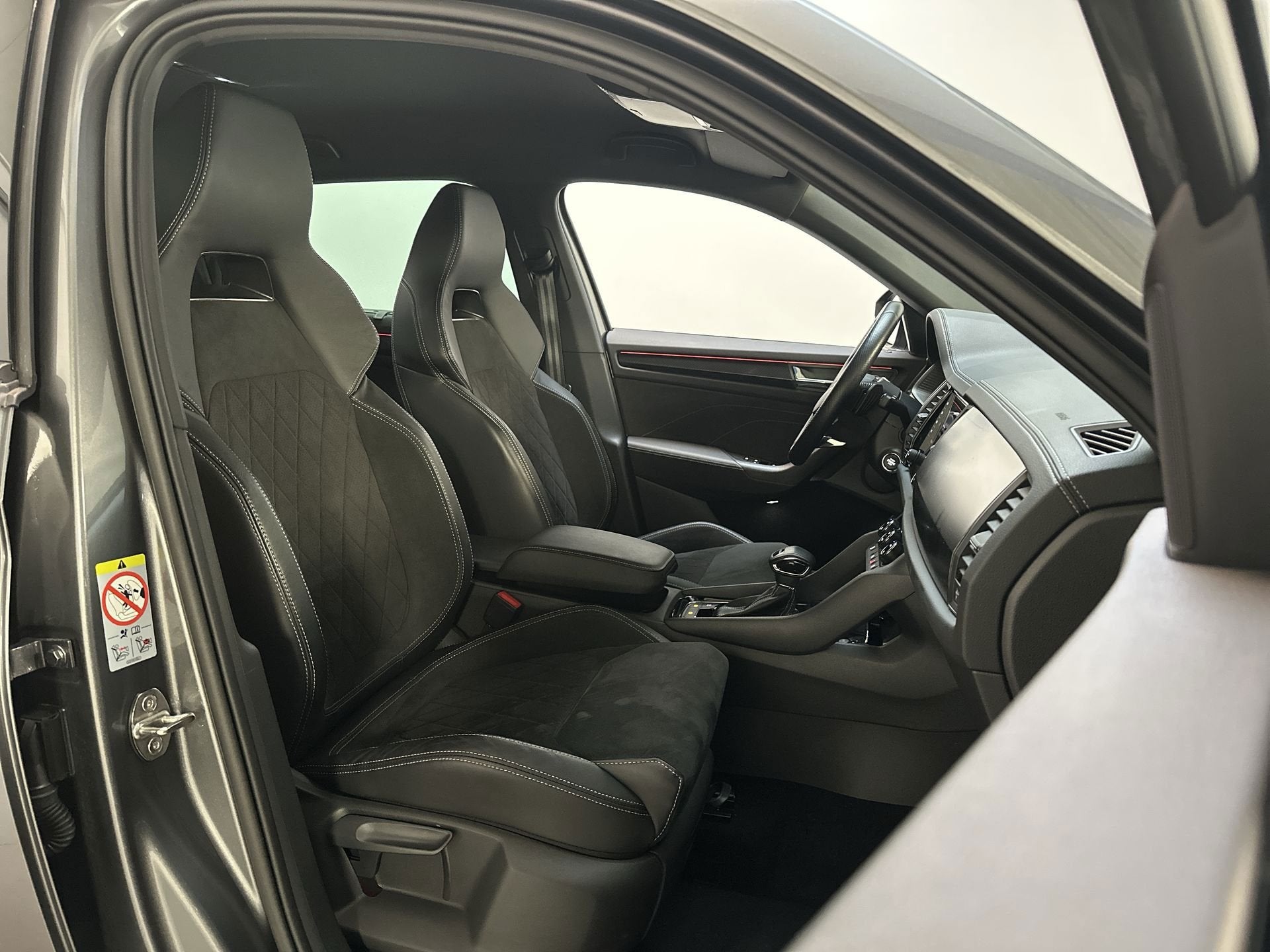 Skoda Kodiaq 1.5 TSI Sportline Business 7p. Camera Adaptive, Auto's, Skoda, 4 cilinders, 7 stoelen, Bedrijf, Kodiaq