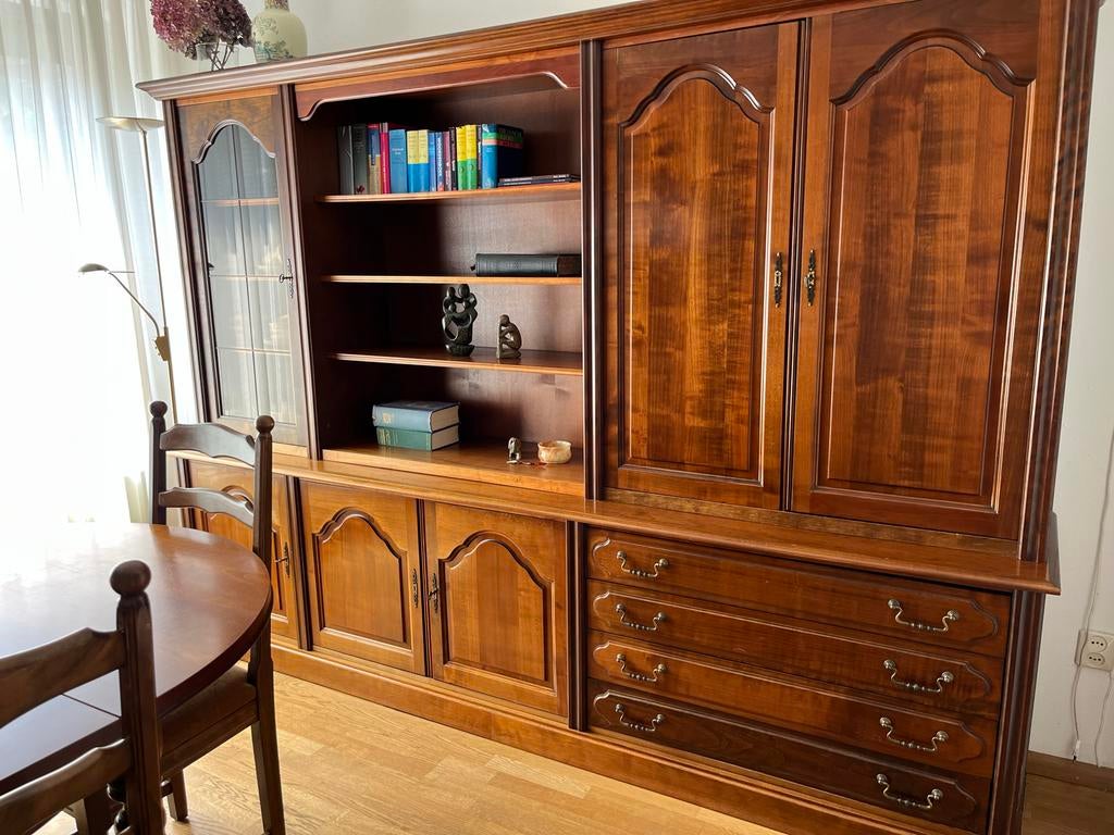 Grote mahonie houten buffetkast met veel opbergruimte, Huis en Inrichting, Kasten | Buffetkasten, Ophalen, Gebruikt, Met deur(en)