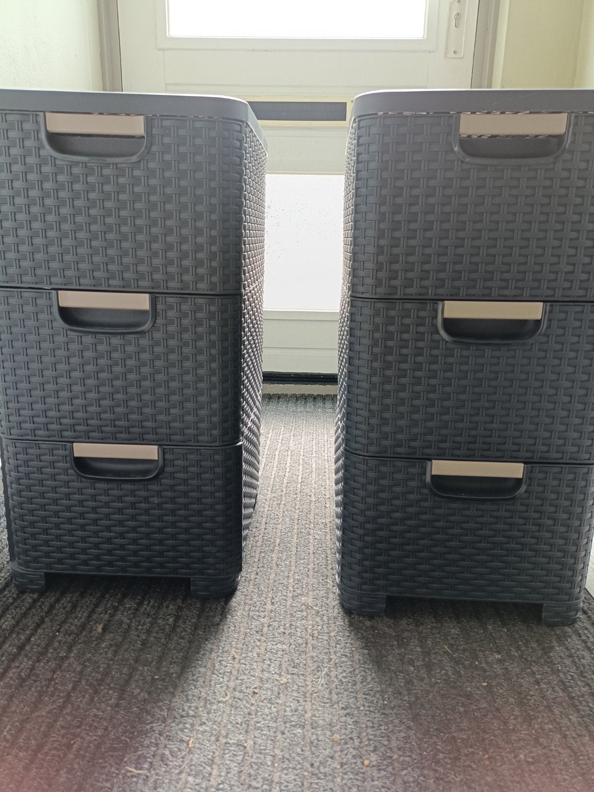 2x Donkergrijze ladekasten met rotan-look, Ophalen, Modern, Rotan-look, Nieuw, 3 of 4 laden