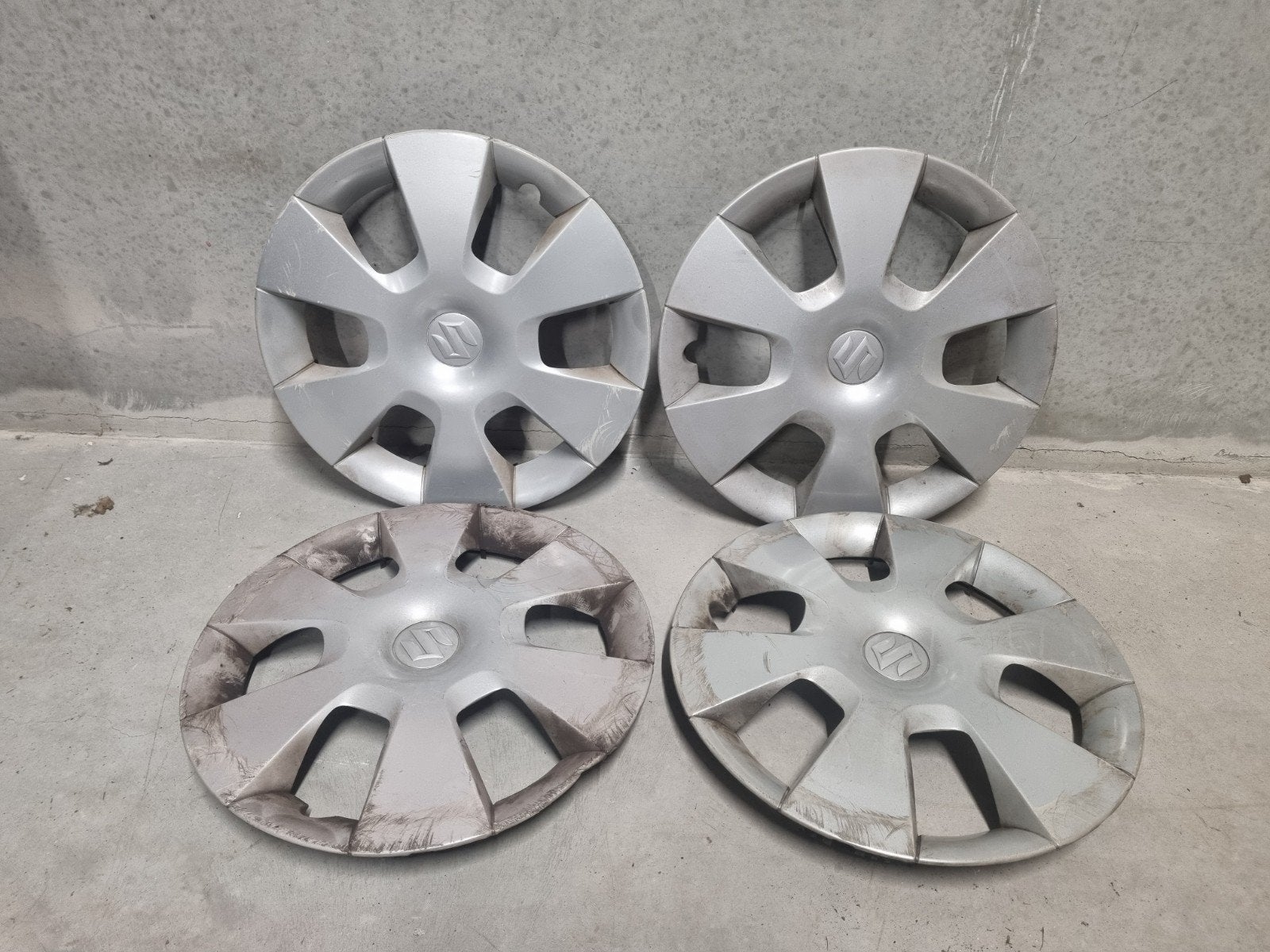 Set van 4 Suzuki wieldoppen, 14 inch, Auto diversen, Ophalen of Verzenden, Gebruikt