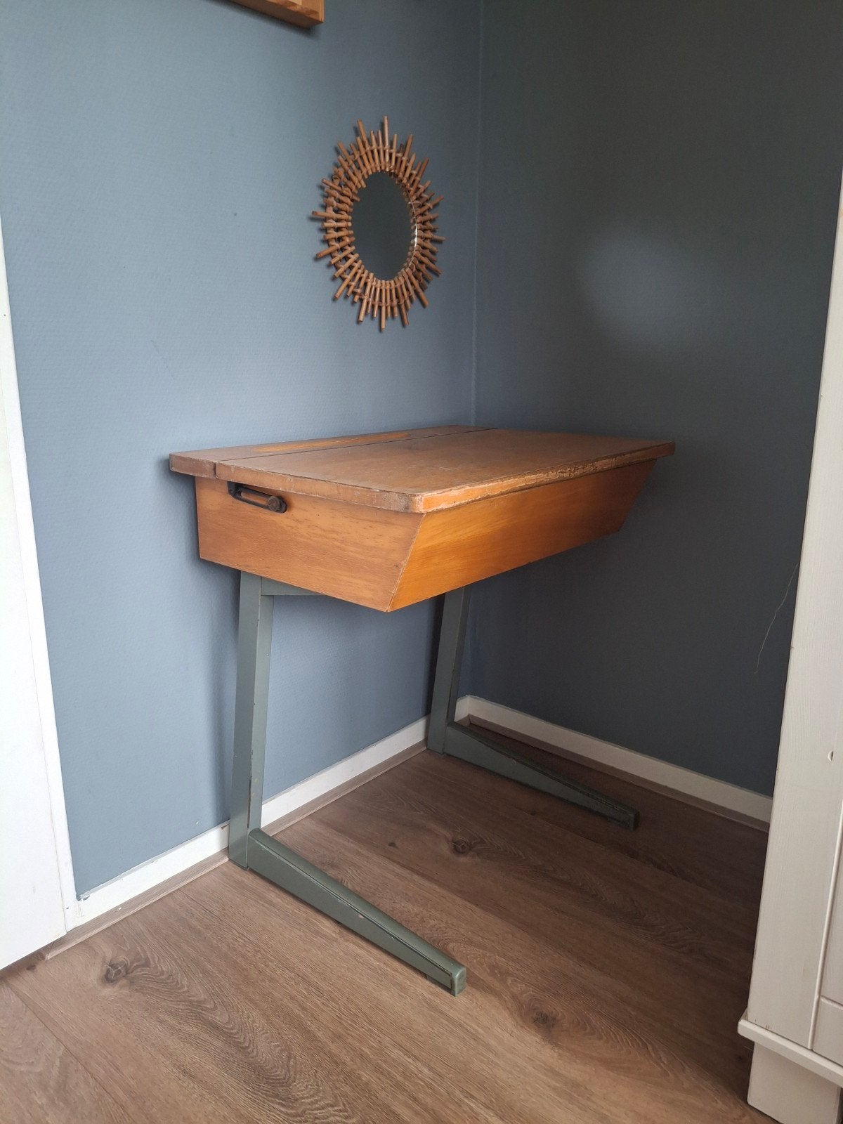Vintage schoolbankje, Kinderen en Baby's, Kinderkamer | Tafels en Stoelen, Ophalen