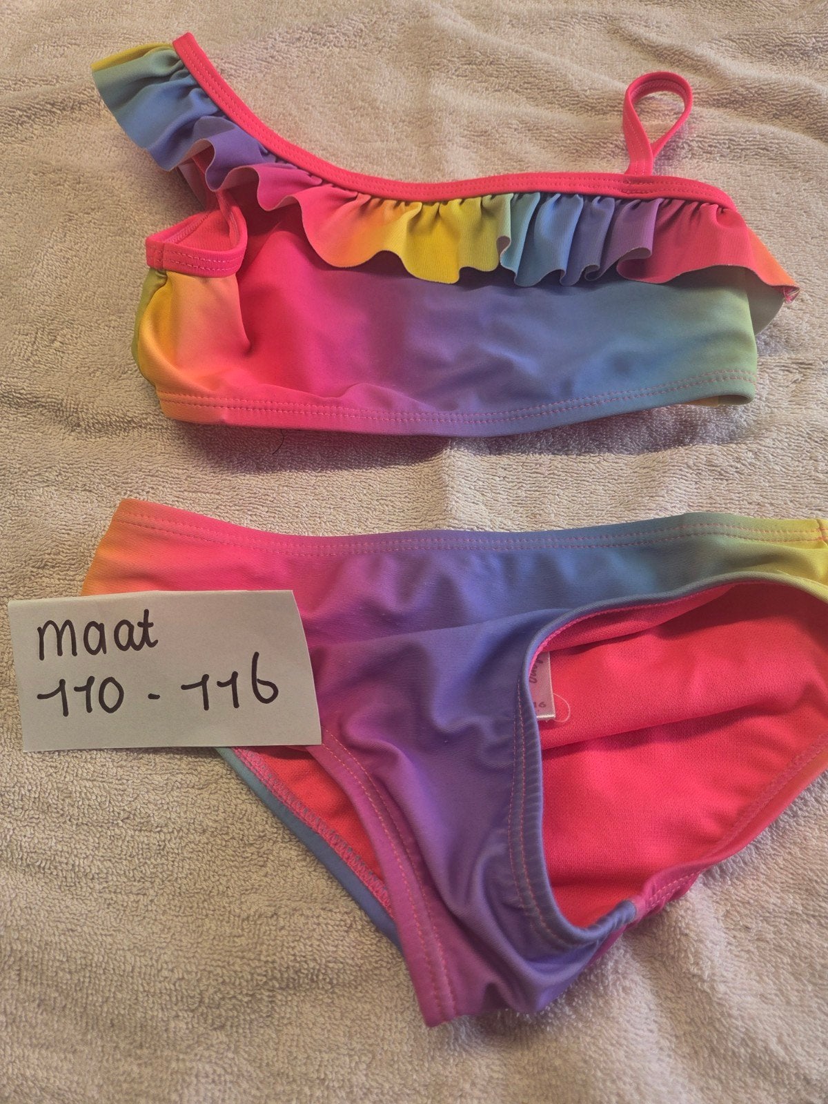 Regenboog bikini maat 110-116, Kinderen en Baby's, Kinderkleding | Kinder-zwemkleding, Bikiniset, Meisje, Ophalen of Verzenden
