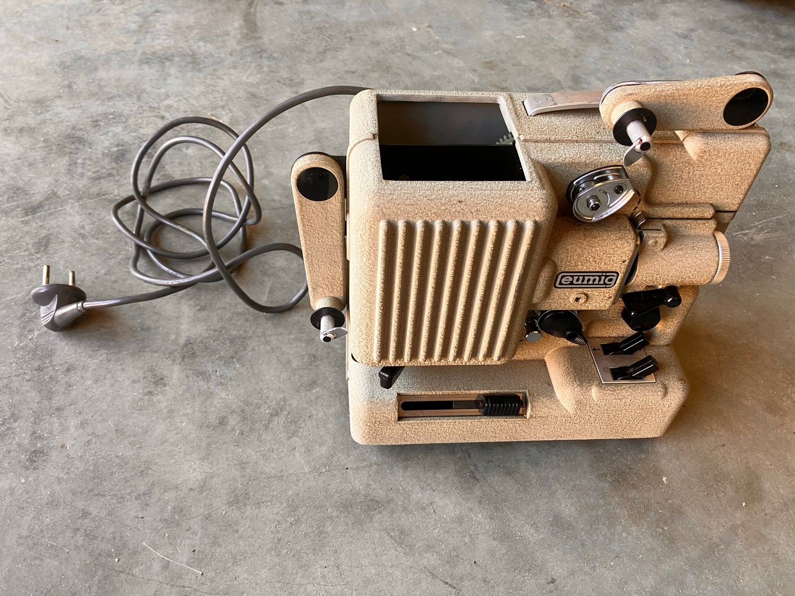 Eumig P8 M filmprojector met origineel koffertje, Ophalen of Verzenden, Gebruikt